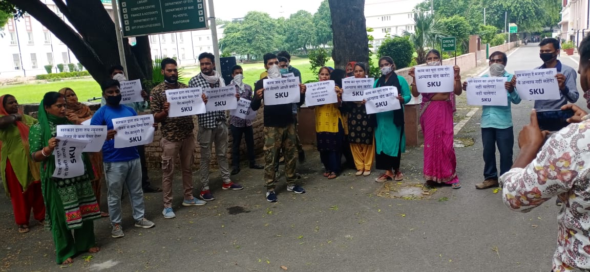 इंदिरा गांधी दिल्ली टेक्निकल यूनिवर्सिटी फॉर वीमेन में सफ़ाई कर्मचारियों का आंदोलन जारी