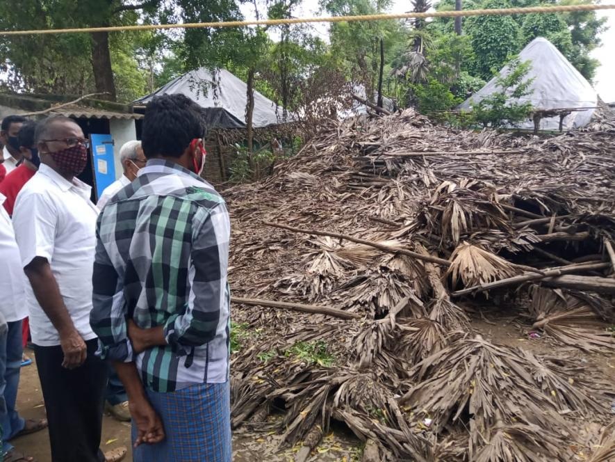 गोदावरी बाढ़ पीड़ितों के प्रति आंध्र सरकार की बेरुखी के ख़िलाफ़ वाम पार्टियों का प्रतिरोध