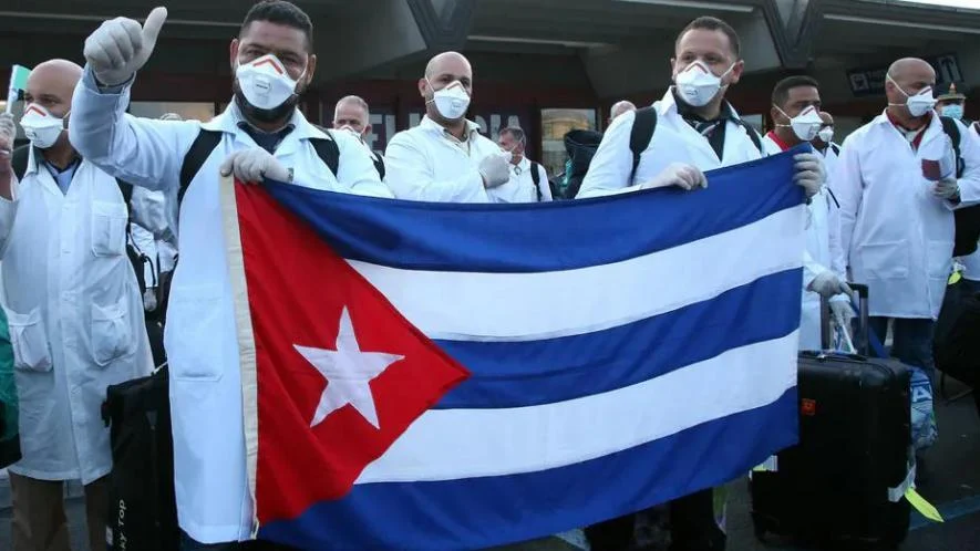 दुनिया का इलाज करने वाले क्यूबा के डॉक्टरों से बातचीत