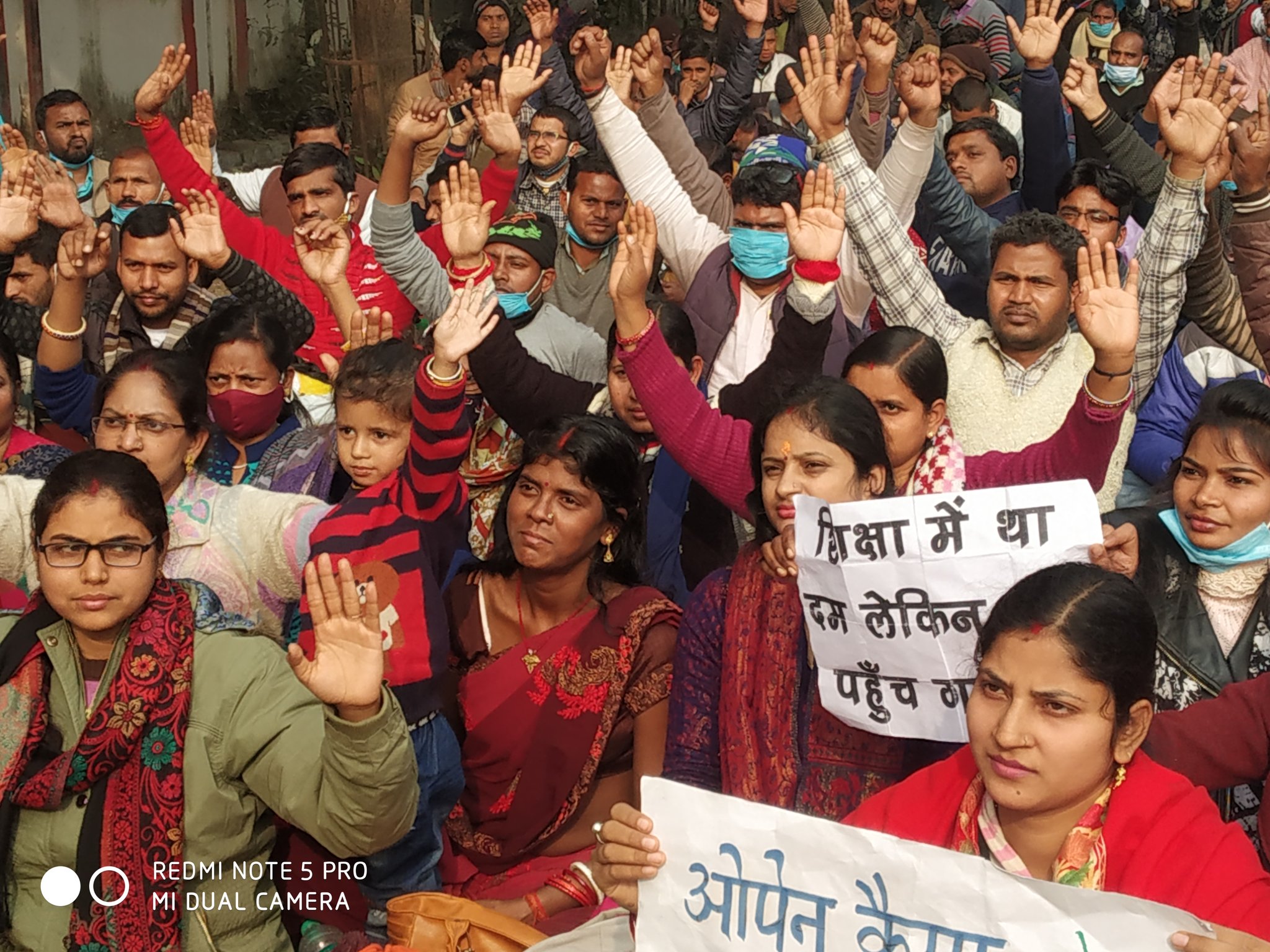 बिहार: शिक्षा व्यवस्था का बुरा हाल, शिक्षक अभ्यार्थियों का धरना जारी!