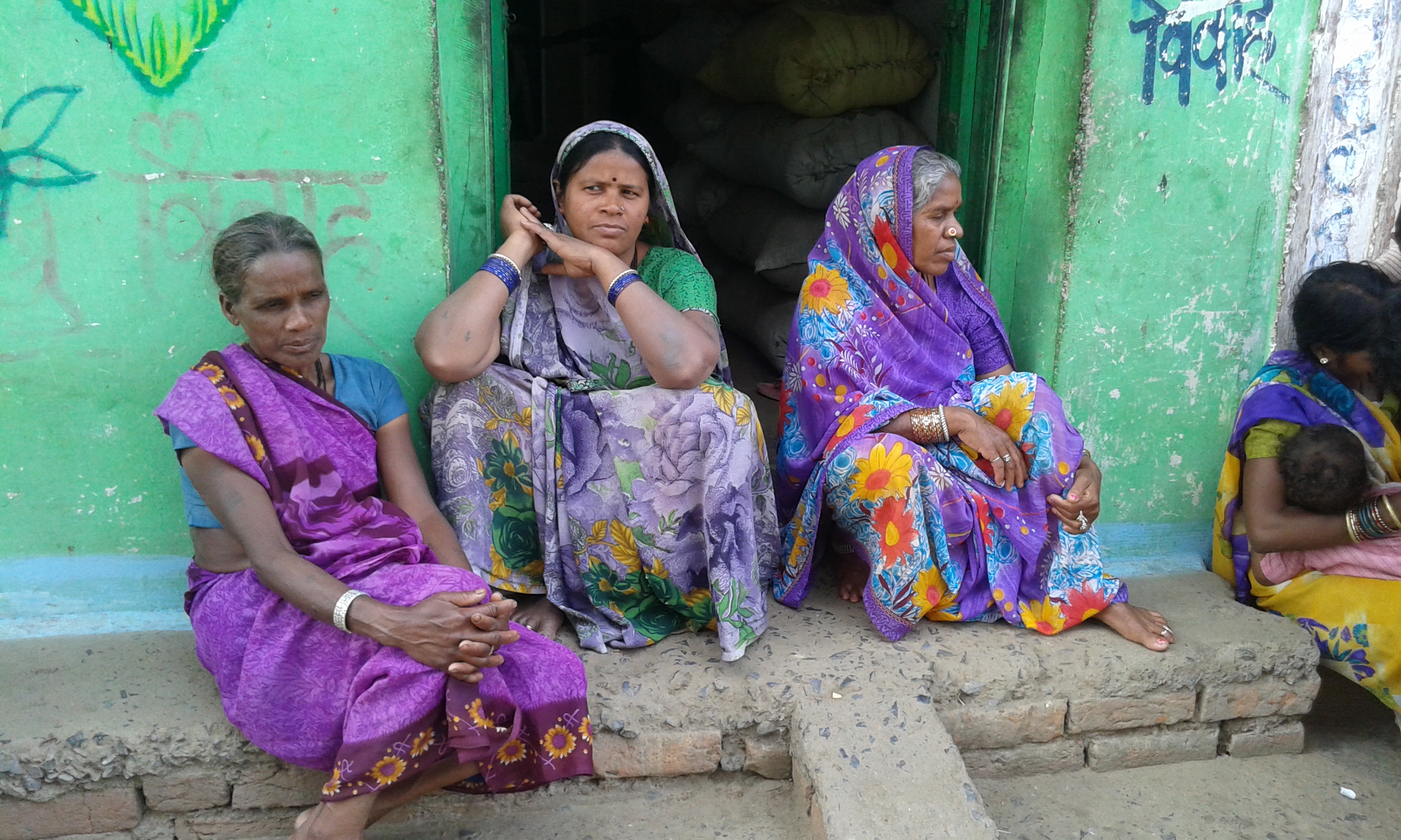 देश में विशेषकर उत्तर भारत के कई राज्यों में किसान परिवार की ज़्यादातर महिलाएं कृषि कार्यों से सीधे जुड़े होने के बावजूद किसान आंदोलनों से दूर रही हैं। फाइल फोटो: शिरीष खरे