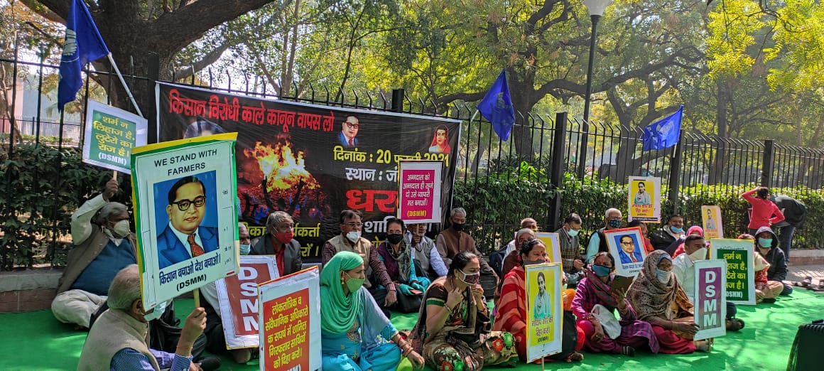 दिल्ली: दलित शोषण मुक्ति मंच का दलितों पर बढ़ते अत्याचार और नौदीप कौर की रिहाई की मांग को लेकर प्रदर्शन