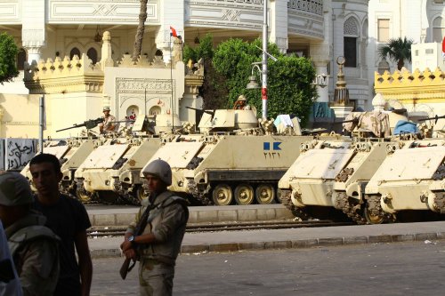 मिस्र में मानवाधिकार उल्लंघन के रिकॉर्ड को देख अधिकार संगठनों का अमरीका से उसकी सैन्य सहायता रोकने का आह्वान