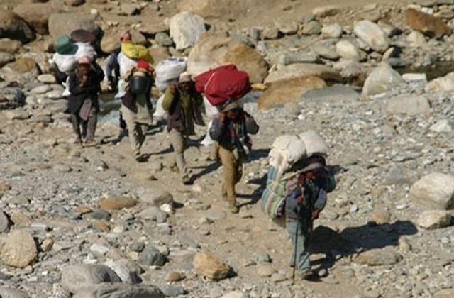 नेपाल में झारखंड के 26 मजदूर कोरोना जैसी बीमारी से ग्रस्त, वापस लाने के लिए बस की व्यवस्था की गई
