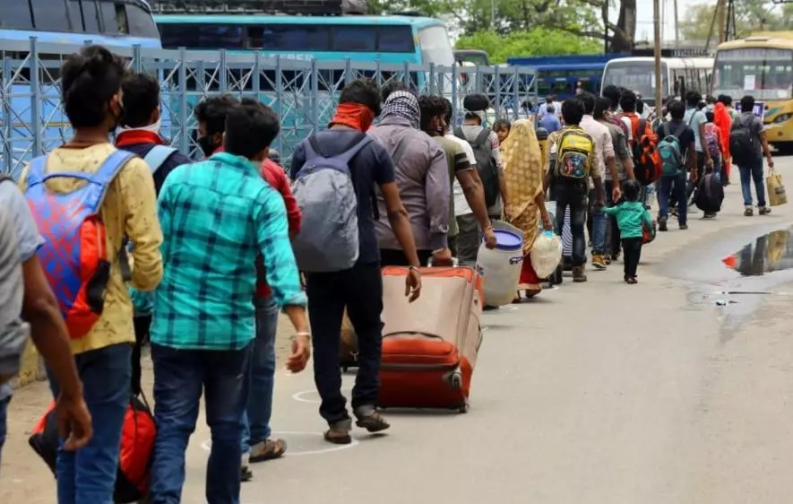 भारत के विकास की दिशा की ख़ामियों को महामारी ने उधेड़ कर सामने रख दिया है