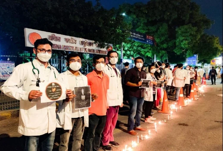 एम्स और सफ़दरजंग के डॉक्टरों ने मध्य प्रदेश के डॉक्टरों के समर्थन में निकाला मार्च
