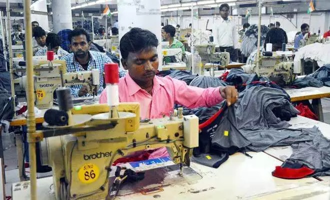 पश्चिम बंगाल : लॉकडाउन में कमाई नहीं, हौज़री कर्मचारी कर रहे ज़िंदा रहने के लिए संघर्ष