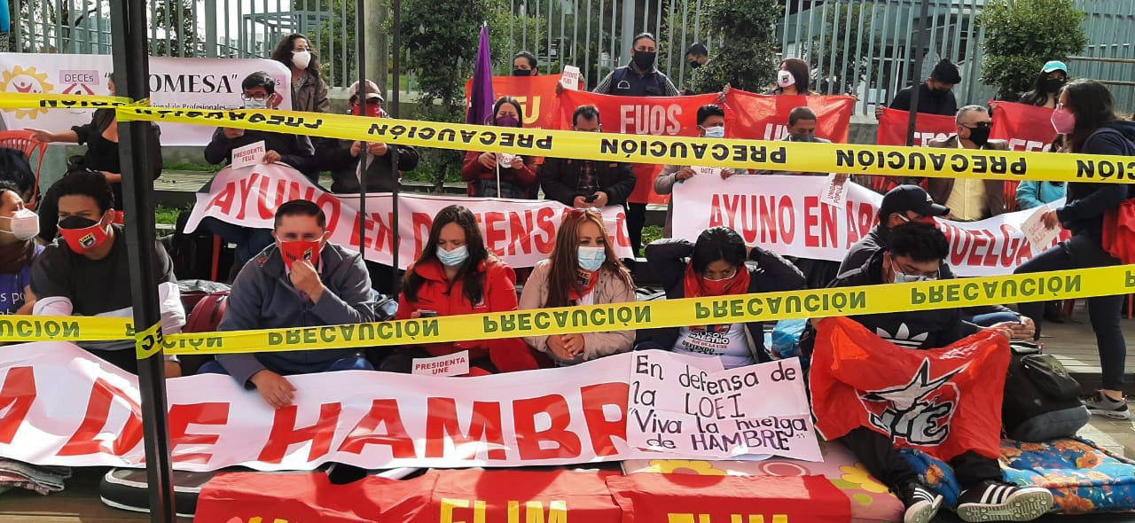 इंटरकल्चरल एजुकेशन लॉ लागू करने की मांग को लेकर इक्वाडोर के शिक्षक भूख हड़ताल पर