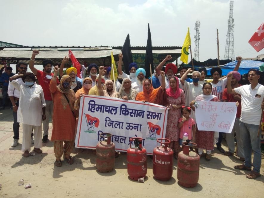 आसमान छू रहीं ईंधन क़ीमतों के ख़िलाफ़ हुए अखिल भारतीय प्रदर्शन में शामिल हुए किसान संगठन