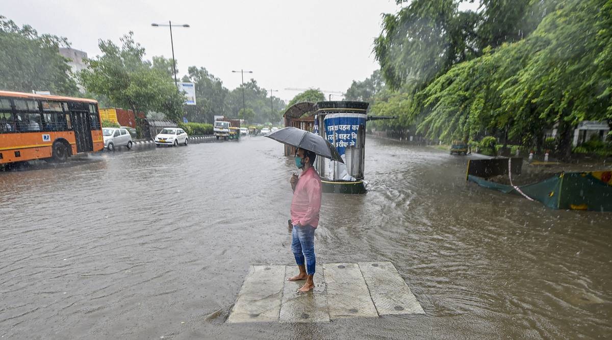 दिल्ली:चंद घंटे की बारिश में कई जगह जलजमाव,सरकारी दावों की खुली पोल