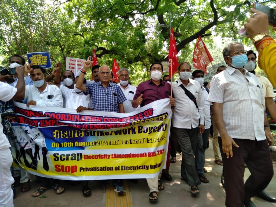 दिल्ली : बिजली क्षेत्र के कर्मचारियों ने ‘पुलिस नृशंसता’ के खिलाफ 9 अगस्त को प्रदर्शन का आह्वान किया।