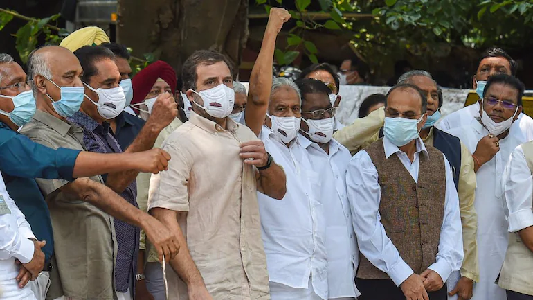 राहुल गांधी समेत 11 विपक्षी दलों का बड़ा आरोप- संसद में चर्चा नहीं होने दे रही सरकार 