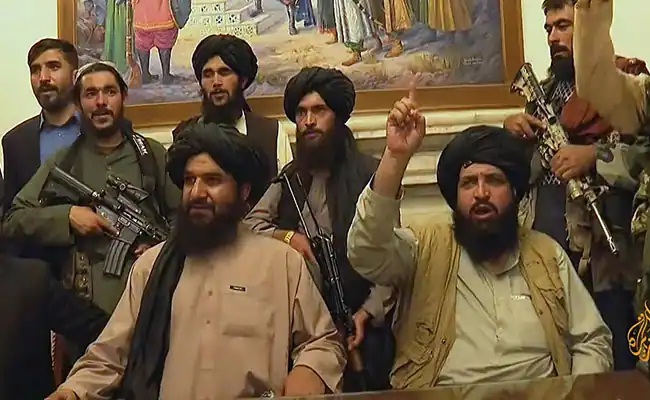 तालिबान ने ‘आम माफ़ी’ की घोषणा की, महिलाओं से सरकार में शामिल होने का आह्वान