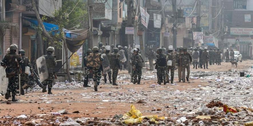 दिल्ली पुलिस की 2020 दंगों की जांच: बद से बदतर होती भ्रांतियां