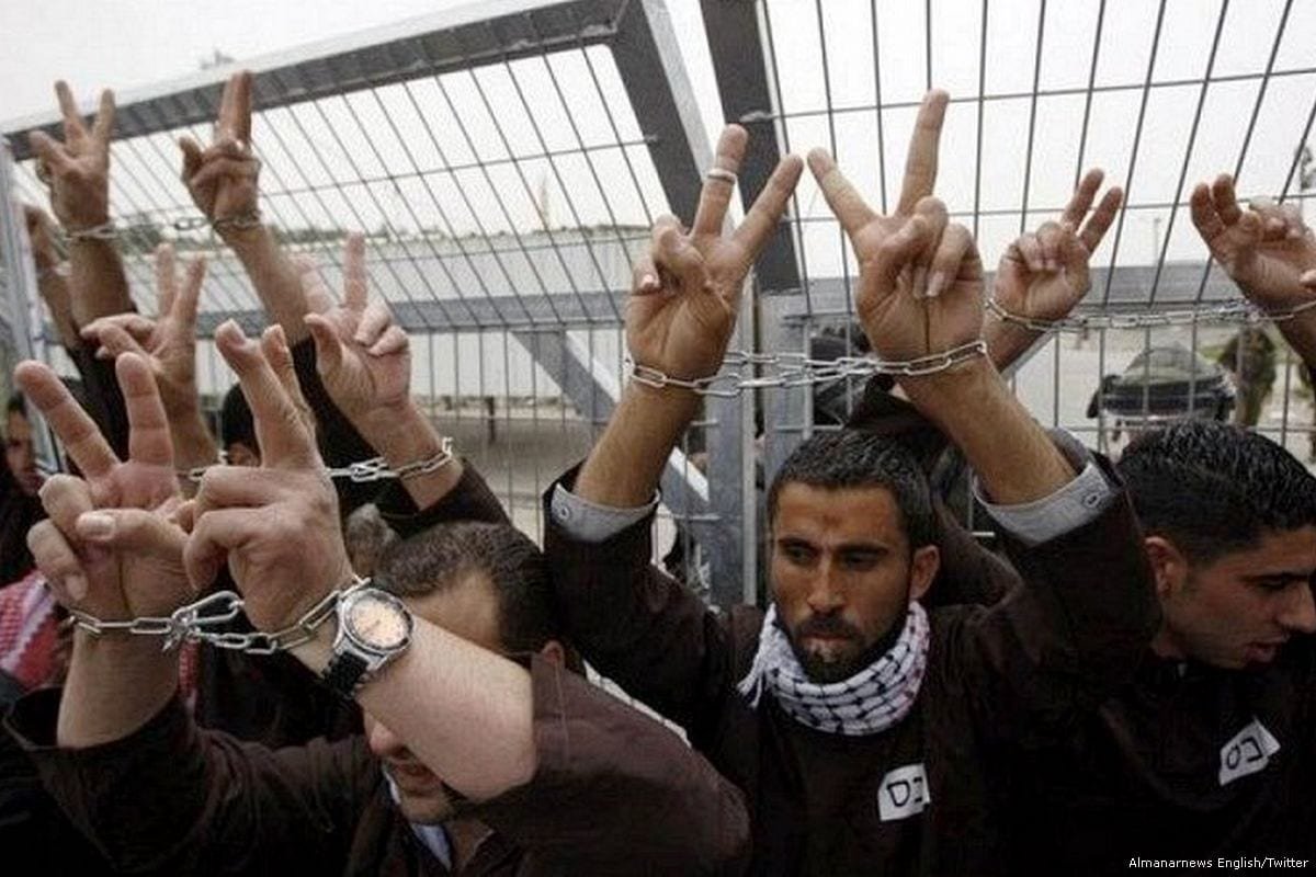 1300 से अधिक फ़िलिस्तीनी क़ैदी इज़रायली जेलों में दुर्व्यवहार के विरोध में भूख हड़ताल करेंगे 