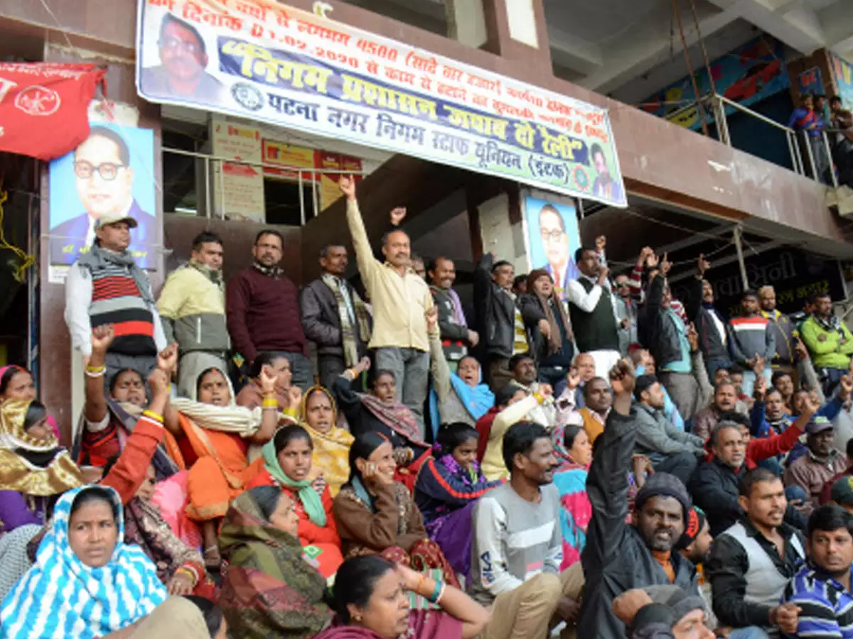 चौथे दिन भी बिहार के सफ़ाई कर्मियों की हड़ताल जारी, बढ़ते जा रहे कूड़े के ढेर
