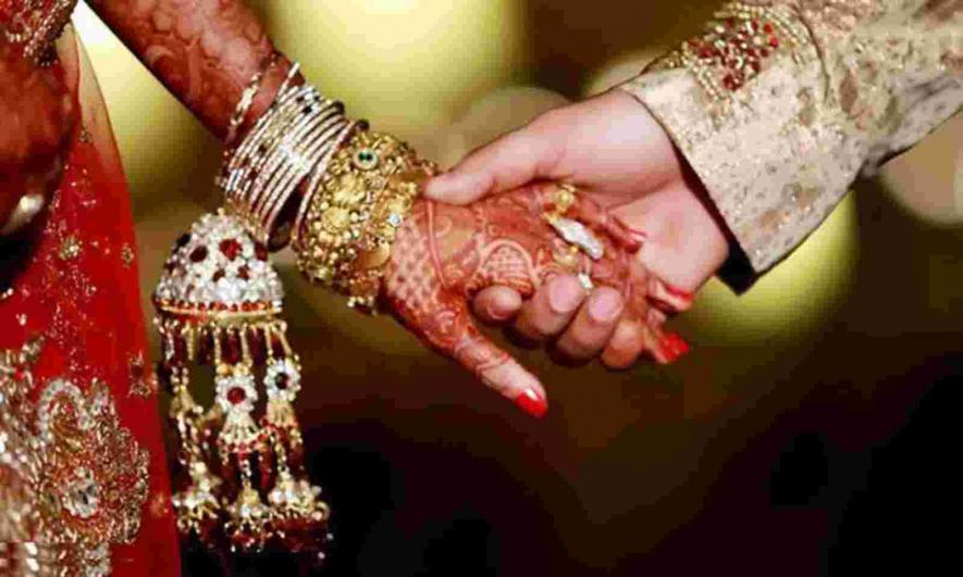 लड़कियों की शादी की क़ानूनी उम्र बढ़ाकर 21 साल करना बाल विवाह का समाधान नहीं