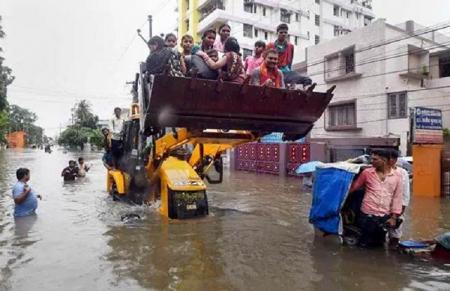 Bihar-Floods-Death-Toll-Train-Cancelled.jpg