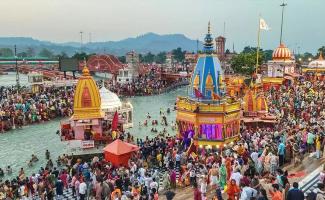 कोरोना और महाकुंभ : धर्म से बड़ा है मनुष्य