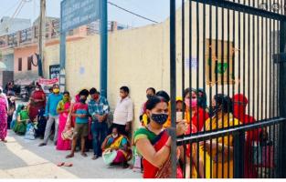 दिल्ली : राशन को लेकर सरकारों के आपसी झगड़े में ग़रीबों के लिए क्या है?