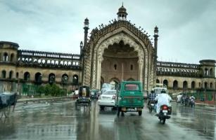 इतवार की कविता : 'सिर्फ़ अपना घर न बचा शहर को बचा...'