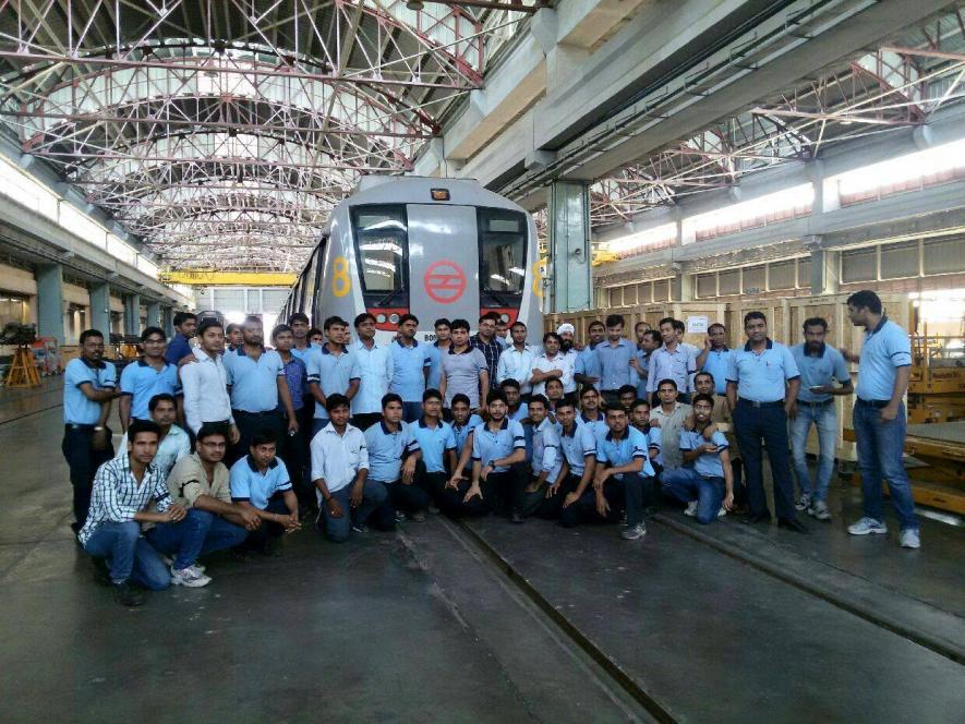 दिल्ली मेट्रो के कर्मचारी 