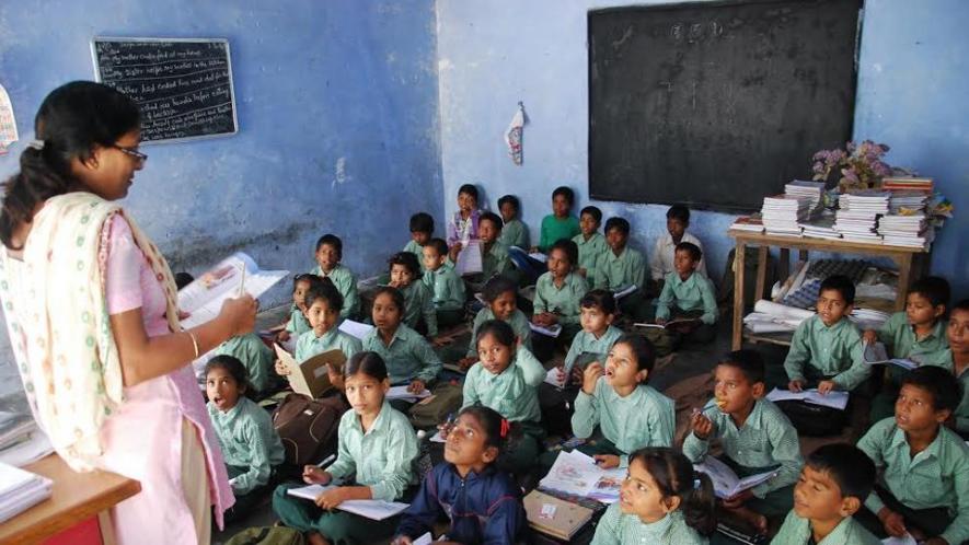दिल्ली की स्कूली शिक्षा में बाधा बन रहा है "आधार कार्ड"  