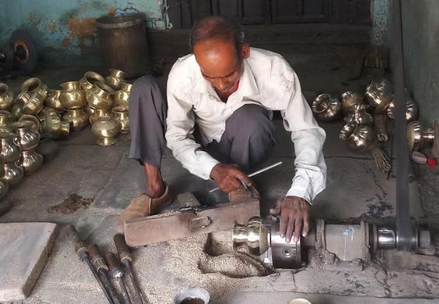 चुनाव 2019: यूपी की शान बखीरा के तांबे और पीतल के बर्तन बंद होने के कगार पर