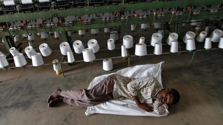 भारत में श्रमिकों की हालत हुई और ख़स्ता: सरकारी रिपोर्ट