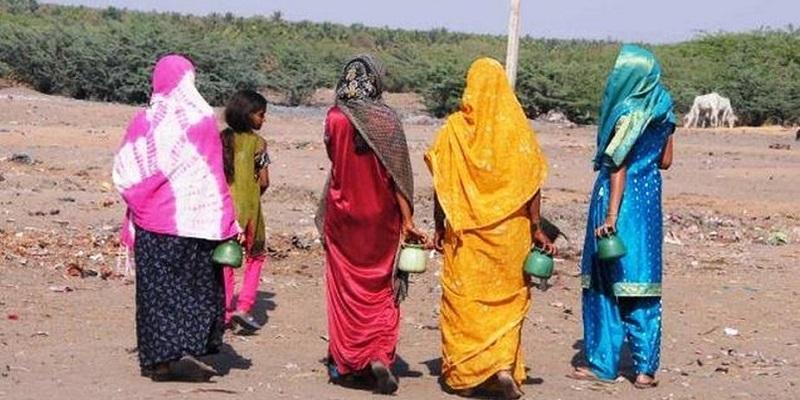 बाराबंकी की बस्ती ने खुले में शौच मुक्त के मिथक का पर्दाफ़ाश किया