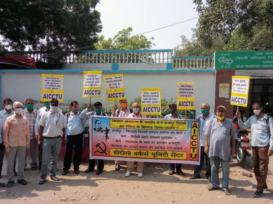 डीटीसी कर्मचारियों का लेबर कोड्स के विरुद्ध व किसानों के समर्थन में प्रदर्शन
