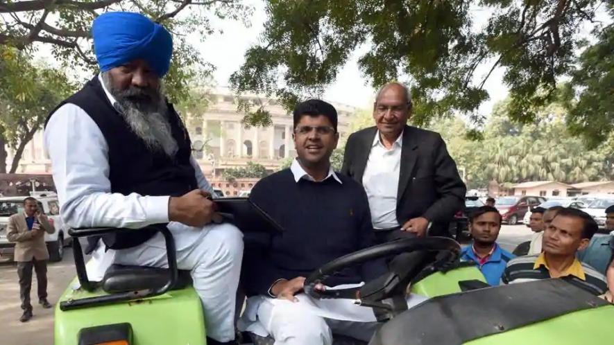 ट्रैक्टर से पहुंचे दुष्यंत चौटाला