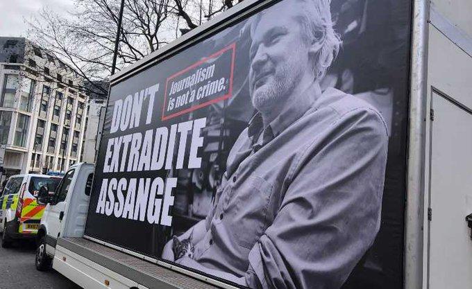 julian Assange