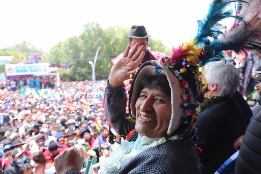बोलिवियाई लोगों ने एक विशाल रैली में ईवो मोरालेस का स्वागत किया