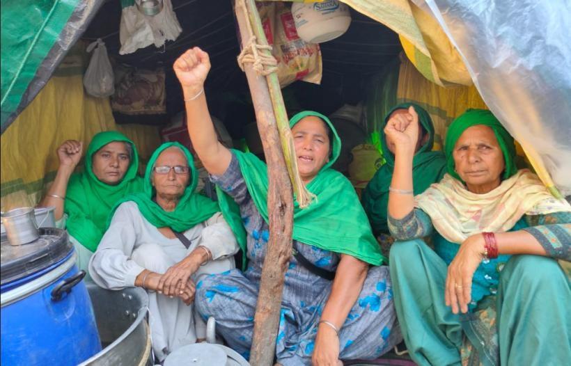 आंदोलनरत किसानों के साथ महिला संगठन भी एकजुट
