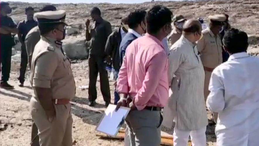 कर्नाटक: पत्थर खदान से जिलेटिन की छड़ें हटाते समय विस्फोट, छह लोगों की मौत