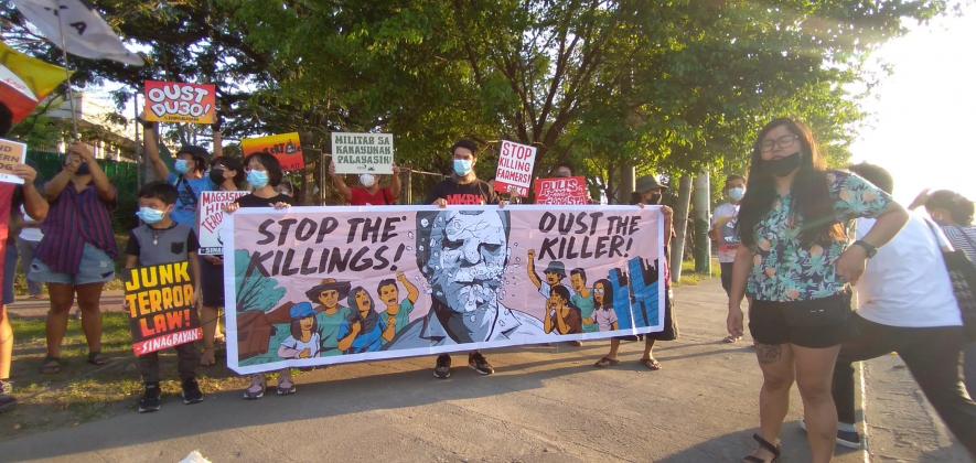 9 राजनीतिक कार्यकर्ताओं की हत्या करने वाली पुलिस छापेमारी के मुद्दे पर डुटेर्टे सरकार के ख़िलाफ़ रोष