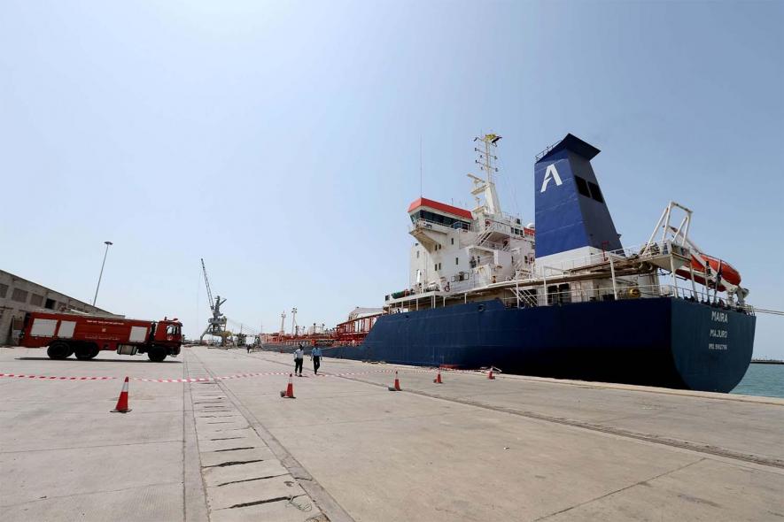 सऊदी के नेतृत्व वाले सैन्य गठबंधन ने यमन में होदेदाह बंदरगाह पर चार फ्यूल शिप को खड़ा करने की अनुमति दी