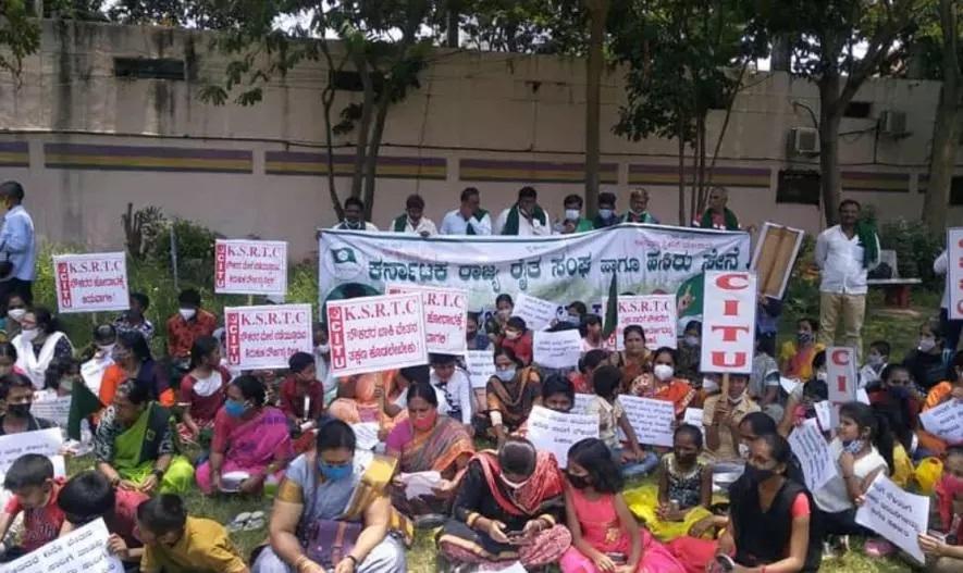 कर्नाटक: केएसआरटीसी कर्मचारियों की हड़ताल के छठे दिन ‘थालियां बजायी गयीं’