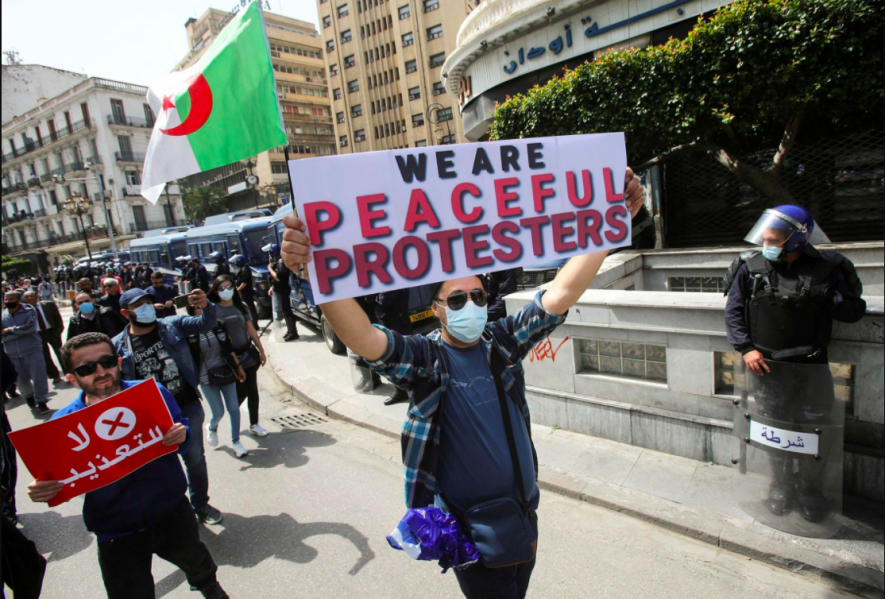 यूएन ने अल्जीरिया से हिरक प्रदर्शनकारियों के ख़िलाफ़ मानवाधिकारों के हनन को रोकने का आह्वान किया