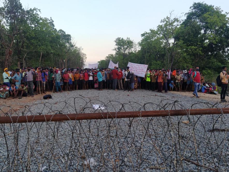 छत्तीसगढ़ : आदिवासियों के शांतिपूर्ण प्रदर्शन पर पुलिस फ़ाइरिंग का बढ़ता विरोध, न्यायिक जांच की मांग
