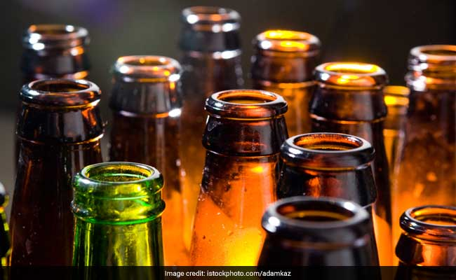 अलीगढ़ में नकली शराब पीने से 11 लोगों की मौत, पांच की हालत गंभीर