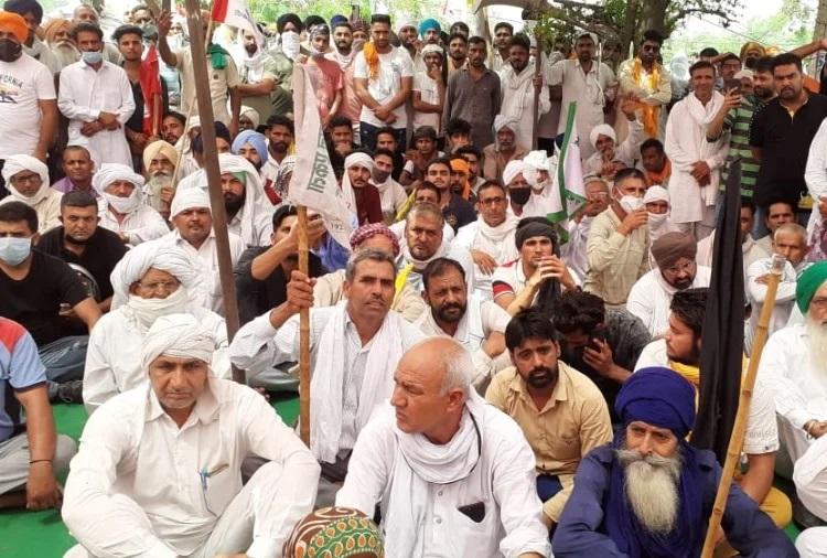 हरियाणा: जेजेपी विधायक के ख़िलाफ़ कार्रवाई और किसानों पर लगे केस वापस लेने की मांग को लेकर टोहाना में जुटे हज़ारों किसान