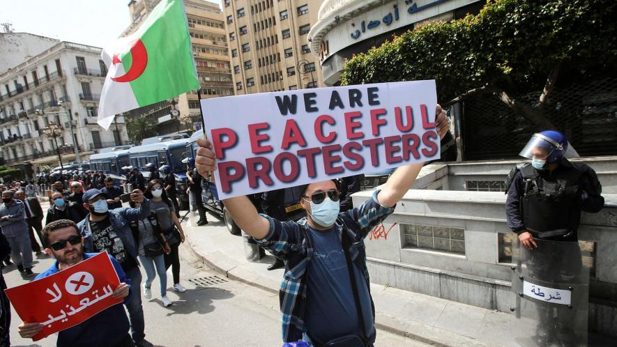 अल्जीरियाई स्वतंत्रता दिवस पर जेल में बंद हिरक आंदोलन के 18 कार्यकर्ता रिहा