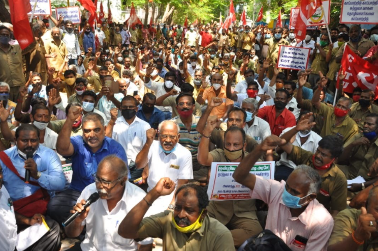 चेन्नई में 7 जुलाई को ईंधन की बढ़ी हुई कीमतों के खिलाफ़ विरोध प्रदर्शन। तस्वीर साभार: CITU, तमिलनाडु