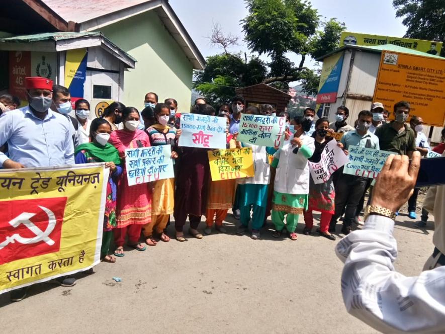 हिमाचल: आईजीएमसी वर्कर्स यूनियन का आउटसोर्स व ठेका मज़दूरों की मांगों को लेकर प्रदर्शन  