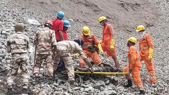 हिमाचल प्रदेश के किन्नौर में भूस्खलन स्थल से छह और शव बरामद, मृतक संख्या बढ़कर 23 हुई