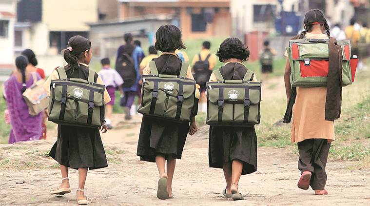 कोविड में स्कूलों से दूर हुए गरीब बच्चे, सरकार का ध्यान केवल ख़ास वर्ग पर