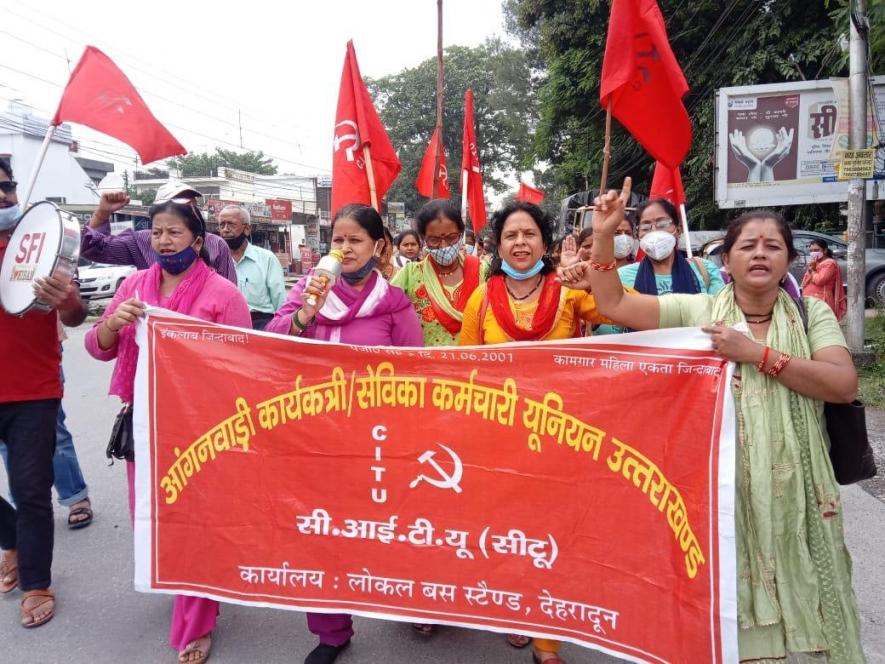 विधानसभा कूच करती आंगनबाड़ी कार्यकर्तीयां; फोटो-सत्यम कुमार 