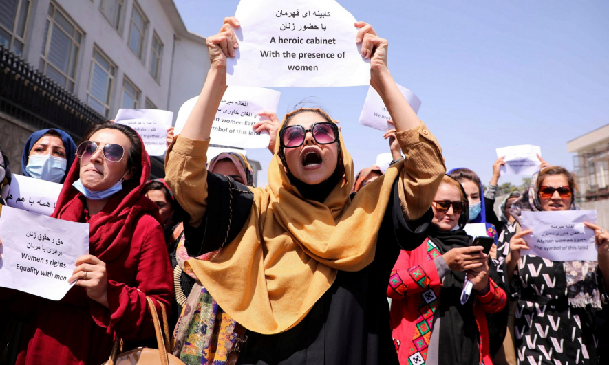 अफ़ग़ानिस्तान: अपने हक़ के आवाज़ उठाती महिलाएं, तालिबान से मांग रही हैं बराबरी का अधिकार